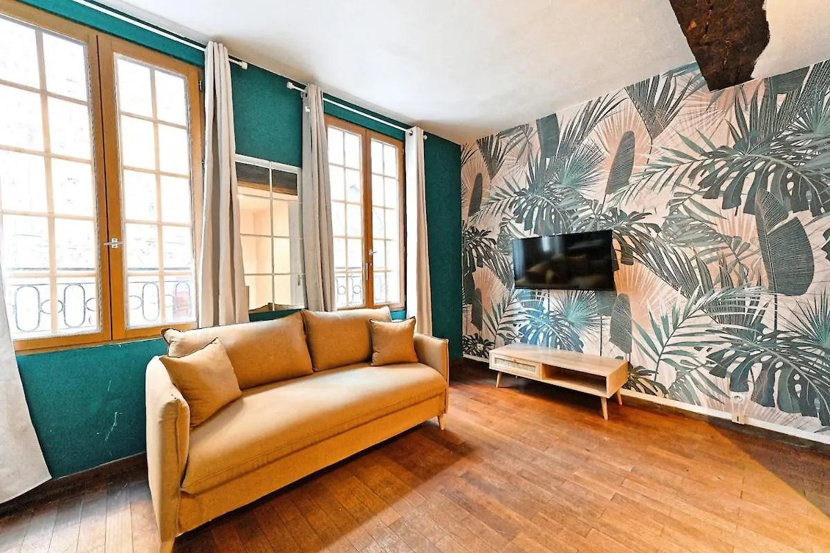 Cozy Studio In The Beautiful Marais Paris